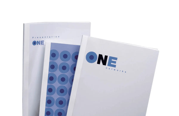 Documents reliés sous couvertures thermiques GBC Standards, face transparente et dos blanc