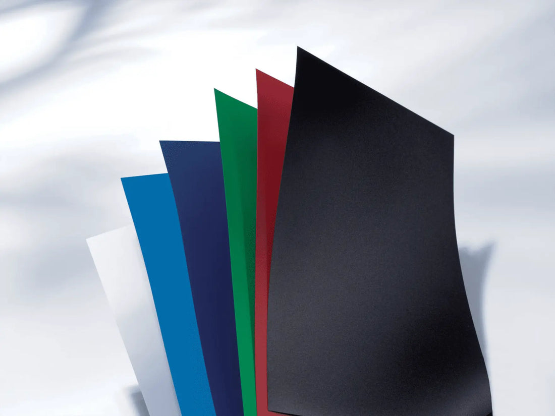 Plats de couverture GBC PolyOpaque en éventail : blanc, bleu, bleu foncé, vert, rouge et noir
