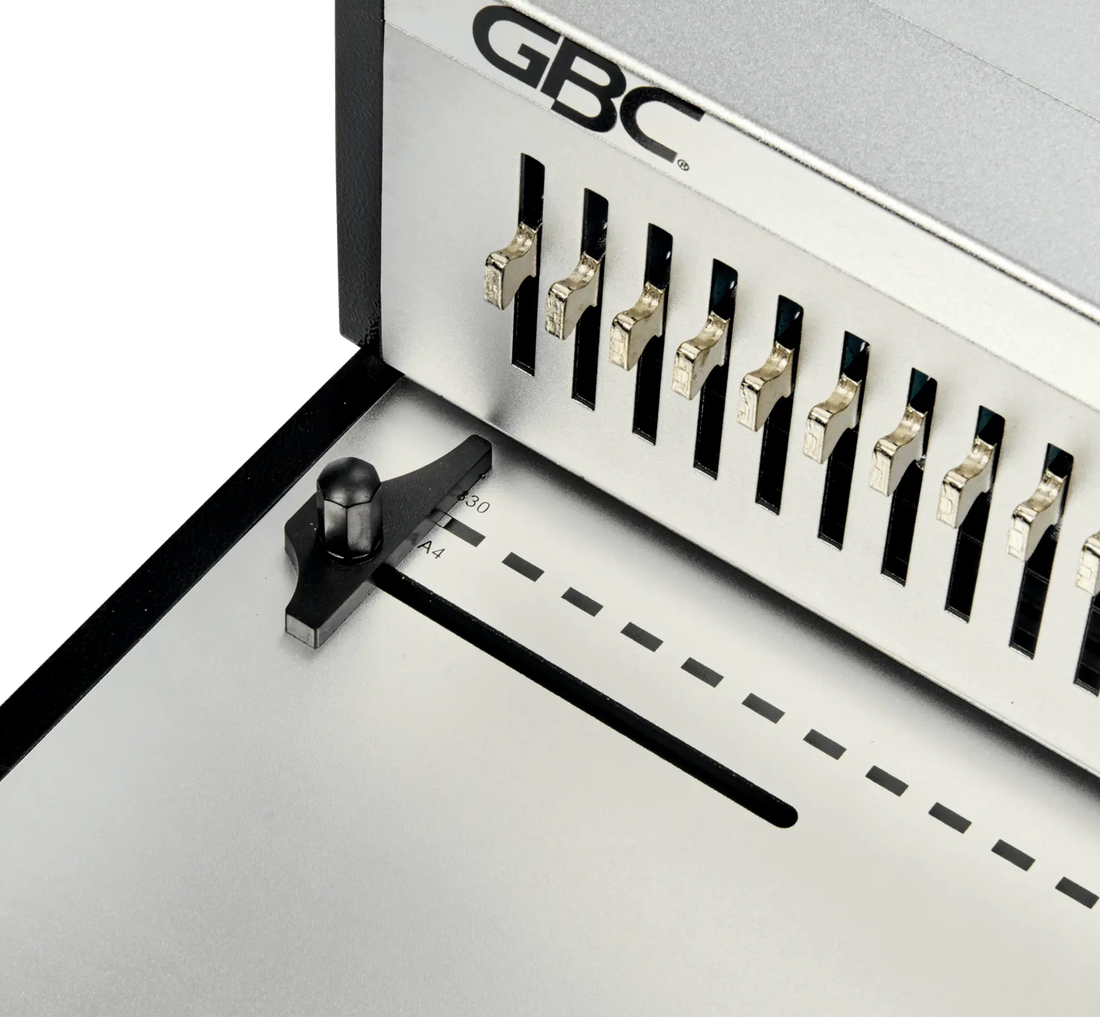 Butée papier de la GBC CB30E Pro, avec ses repères A4 et 330 mm