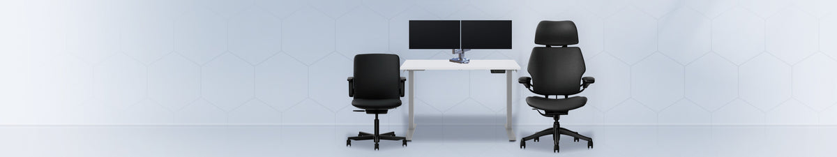 Poste de travail Humanscale : siège de bureau Freedom avec appui-tête, siège Path, bureau assis-debout eFloat Go 2.0 et bras support écran M2 Pro double