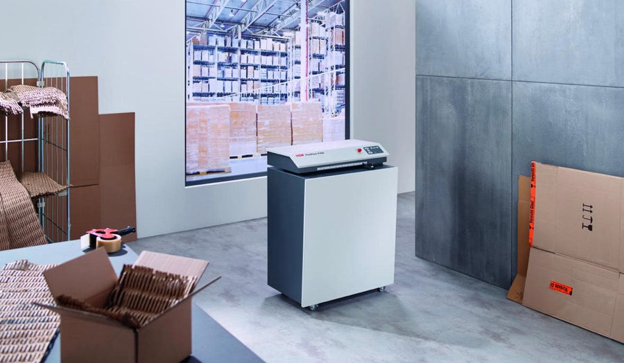 Matelasseur de carton HSM en fonctionnement dans un entrepôt logistique — Arboreal France, solutions d’emballage éco-responsables pour e-commerce et stockage